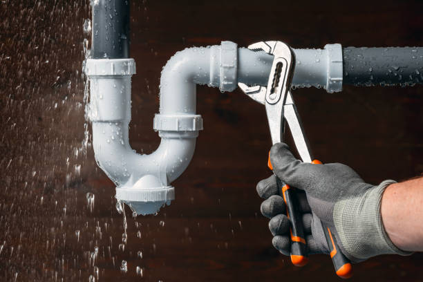 Professional Emergency Plumber technician working in Vermont, IL